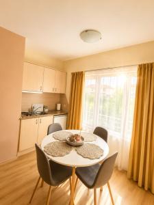 Cozy apartment near the beach Pool Parking