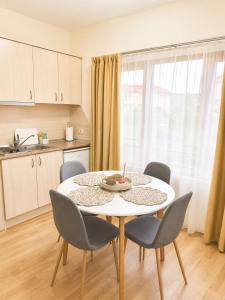 Cozy apartment near the beach Pool Parking