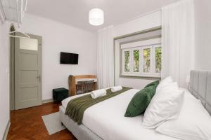 2D- Authentic Lisbon Lifestyle, Charming Cafés, Local Restaurants and Hidden Gems at Your Doorstep