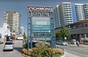 Sunny garden flat close to Richmond City Center and Airport