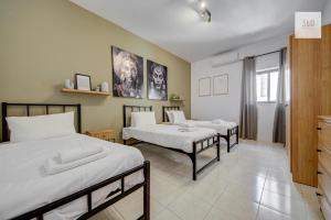4 Bedroom Apartment in Gzira with AC Balconies and WiFi