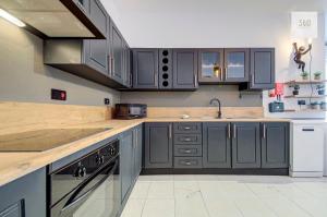 4 Bedroom Apartment in Gzira with AC Balconies and WiFi