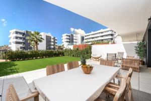 Higuerón West Alicia - Modern Apartment with Garden & Pool View