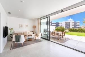 Higuerón West Alicia - Modern Apartment with Garden & Pool View