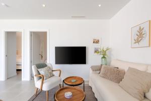 Higuerón West Alicia - Modern Apartment with Garden & Pool View