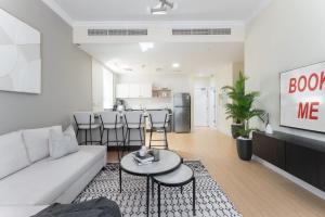 Free housekeeping visits during your stay - StayShort - Modern Marina Living - Stylish 1BR Apartment