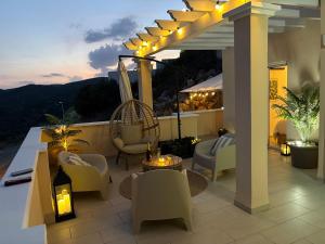 Duplex avec Jacuzzi, piscine, terrasses et vues a 180º sur la mer