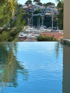 Carry Luxury Retreat Sea & Port View Room