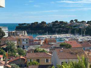 Carry Luxury Retreat Sea & Port View Room