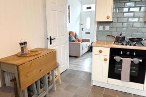 Peak Side Terrace Spacious 3BR Home in Buxton Sleeps 5