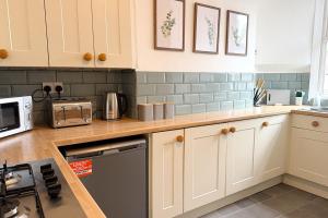 Peak Side Terrace Spacious 3BR Home in Buxton Sleeps 5