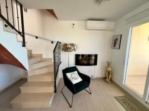 Duplex avec Jacuzzi, piscine, terrasses et vues a 180º sur la mer
