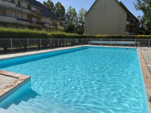 Appartement avec piscine chauffée et Tennis proche Deauville