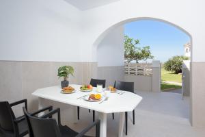 WintowinRentals First-Line Beach House with Terrace