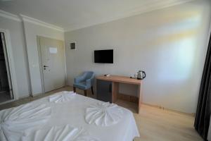 GOLDEN DAiSY HOTEL