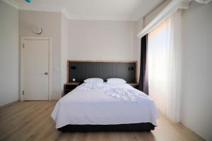 GOLDEN DAiSY HOTEL