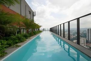 Apto de luxo com piscina incrível, academia(2007A)