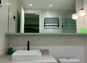 Apto de luxo com piscina incrível, academia(2007A)