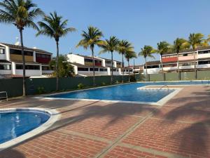 Exclusivo Chalet con Muelle Privado, Terraza y Seguridad 24 horas 7 dias de la semana