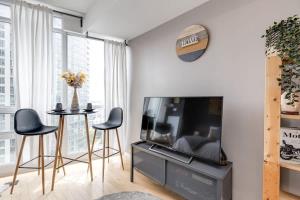 Charming Studio with CN Tower & Ontario Lake View