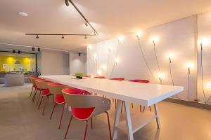 Studio próx. metrô com academia e coworking (605B)