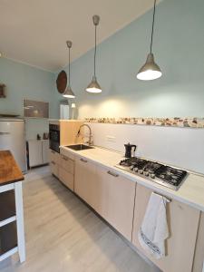 L22 - Vicino al mare con giardino e posto auto