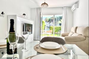 MI CAPRICHO BEACHFRONT 412 - Apartment with terrace and private garden by the sea
