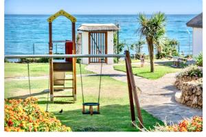 MI CAPRICHO BEACHFRONT 412 - Apartment with terrace and private garden by the sea