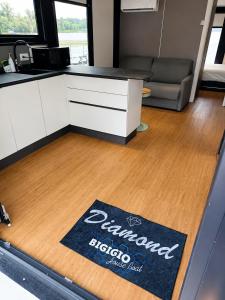 DIAMOND Bigigio House Boat