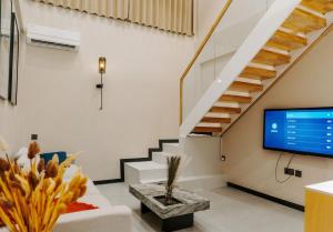 Modern Masaki Loft 1BR Walk to Beach