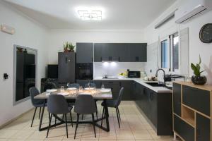 Gennadi Escape House