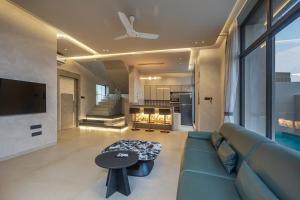 4BHK with pool Deshco Villa Myst Dawn, Lonavala
