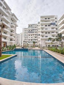 Chic Appt Vue Piscine & walk to beach - Zénata Eco-City Casa