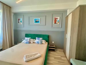 Acqua Santa Summerland Apartments