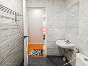 Stylish 2BR MOI Apt Pool, Gym, Wi-Fi