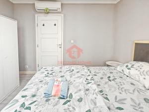 Stylish 2BR MOI Apt Pool, Gym, Wi-Fi