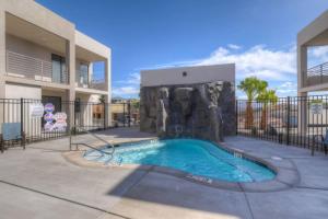 The Lofts 17 Townhome Pool Resort, Poolside and Hot tub