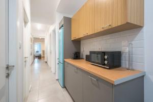 Modern 4BED 4BATH Apartment in Athens