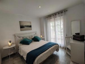 Luxury Apartment Near P Banus Sea and Mountain Views
