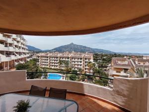Luxury Apartment Near P Banus Sea and Mountain Views