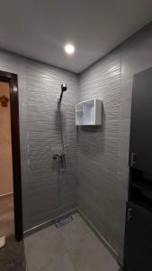 Spacious 3Bd & 2 Living Room Comfort Apartment