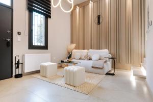 PYLOU Boutique Ground apartments near Attikon Hospital