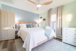 Coastal Escape with Private Deck Near Ventnor Beach and Golf Courses