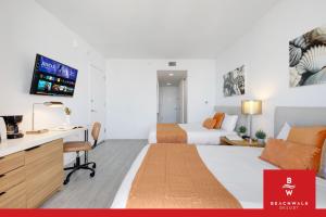 High-Floor Studio Intracoastal & Shuttle