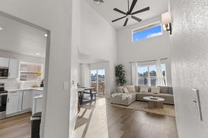 Warm 4BR Home with Hot Tub Sunset Deck Sleeps 10