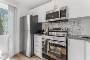 New 2-Bedroom Suite Sleeps 5 7 Minutes to the Falls & Free Parking