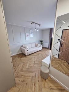 Soft Modern Studio Old Town - Apartment with garden and private parking