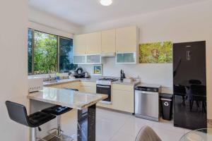 3 Bedroom Holiday Home with Rooftop on luxury neighborhood - fits 8