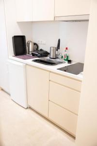 Cozy Apartment near metro Dafni