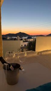 Renovated 100yo Cycladic Home in center of Naousa